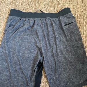 Mens Lululemon Athletic Shorts with liner Size Large, tags missing